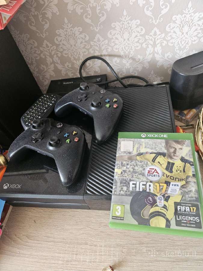 Xbox one 500gb+2 pultai+fifa