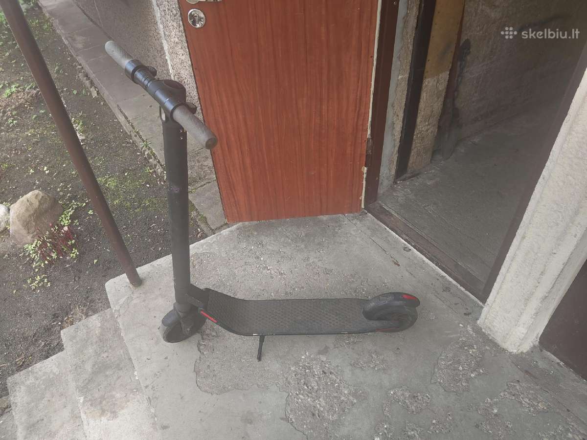 Paspirtukas nesijungia baterija giara 35e