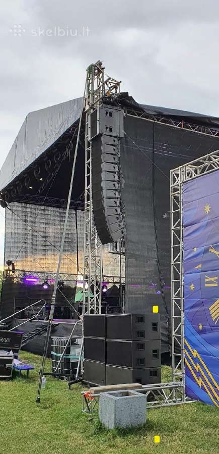 Kolonėlės, garso pultai, kita įranga