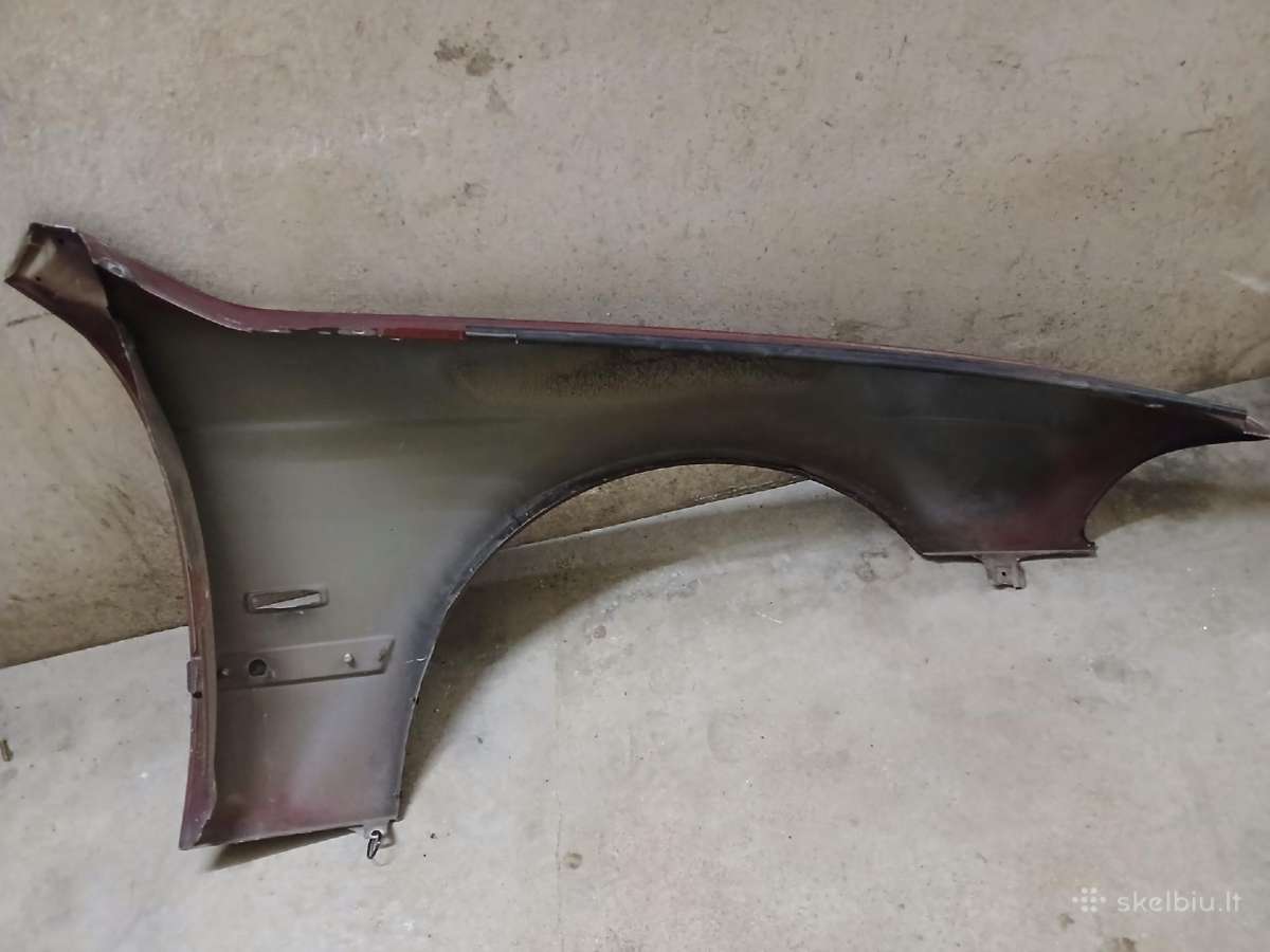 Parduodu Bmw S5 1999 dešinį priekinį sparną