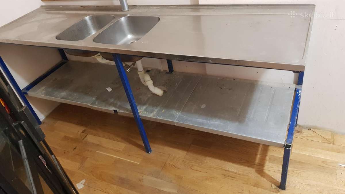 Virtuvinis stalas su kriaukle