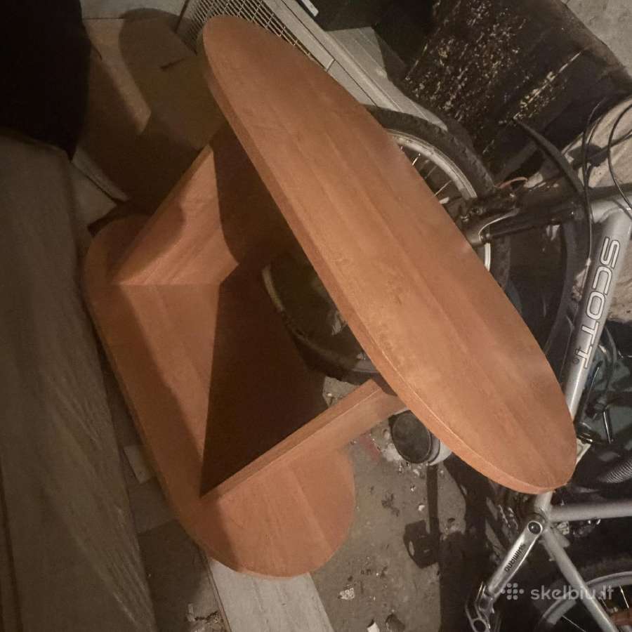 Kavos staliukas su ratukais