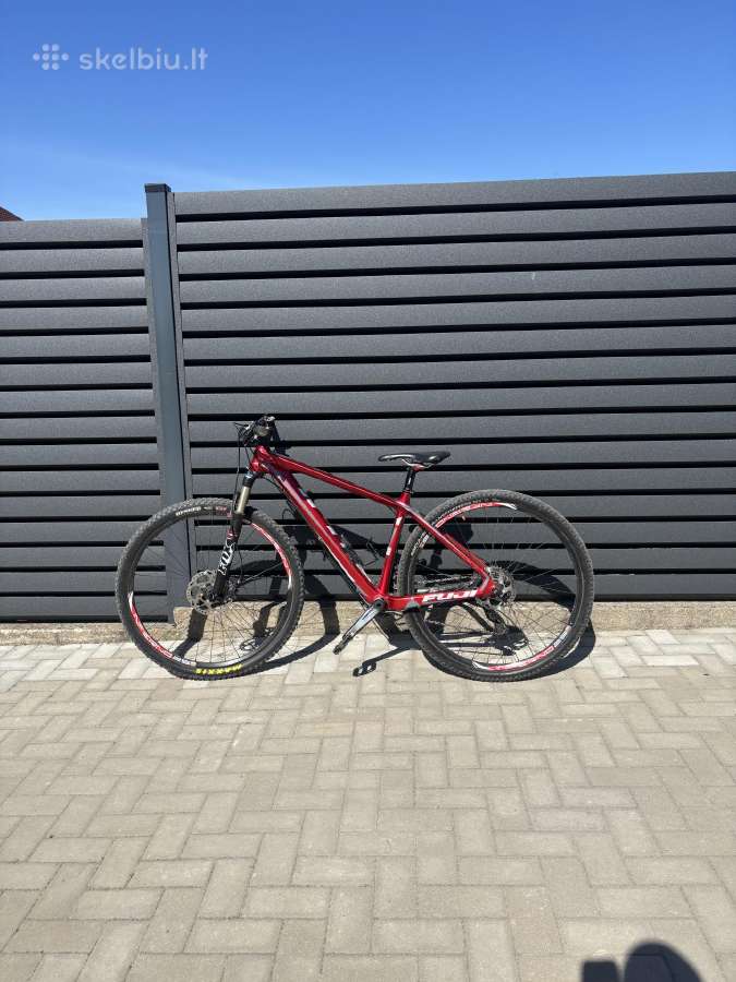 Karboninis Fuji MTB
