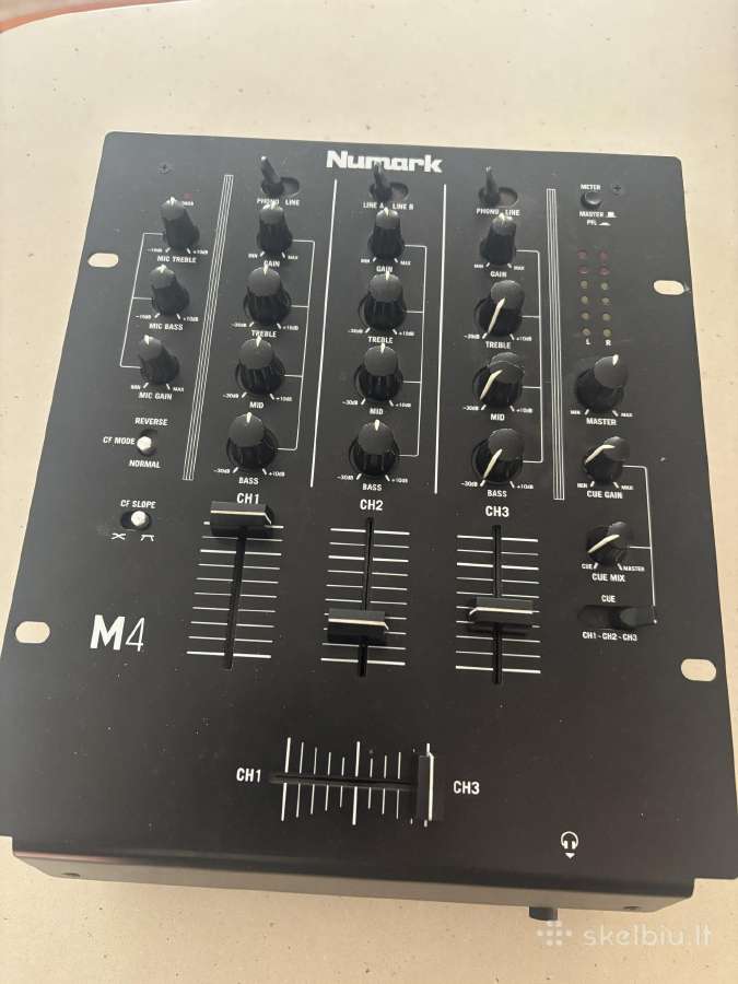 Mikšeris Numark 4