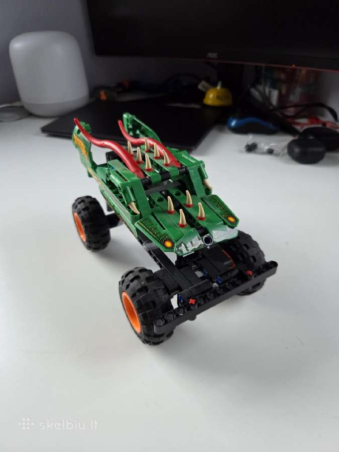 Lego mašina (jau sudėliota)