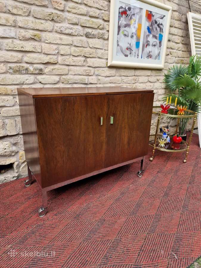 Vintažinis mid century gėrimų šaldytuvas su baru