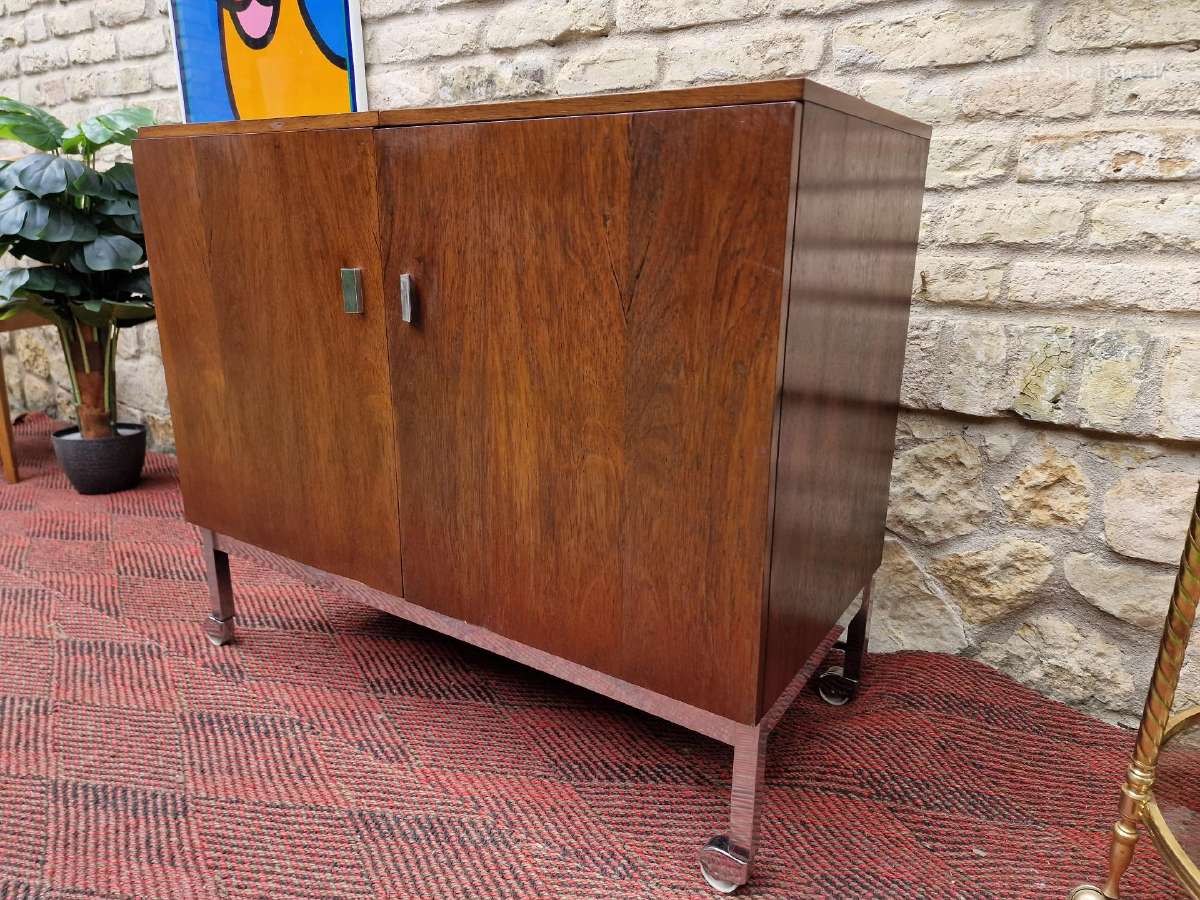 Vintažinis mid century gėrimų šaldytuvas su baru - nuotraukos Nr. 2