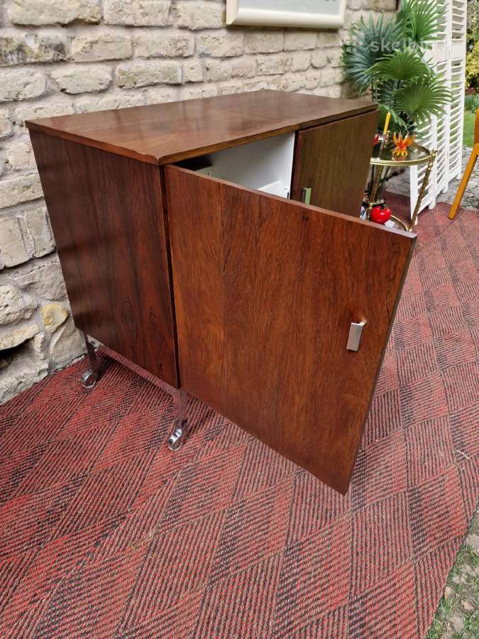 Vintažinis mid century gėrimų šaldytuvas su baru - nuotraukos Nr. 17