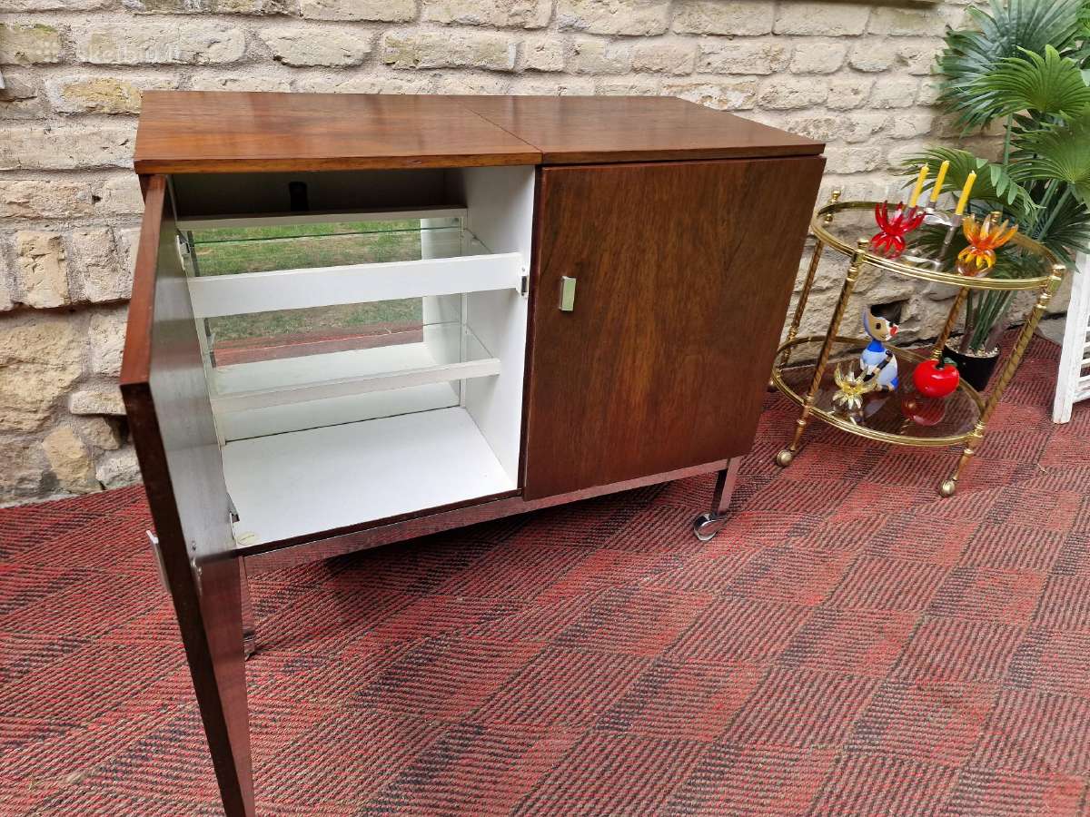 Vintažinis mid century gėrimų šaldytuvas su baru - nuotraukos Nr. 38