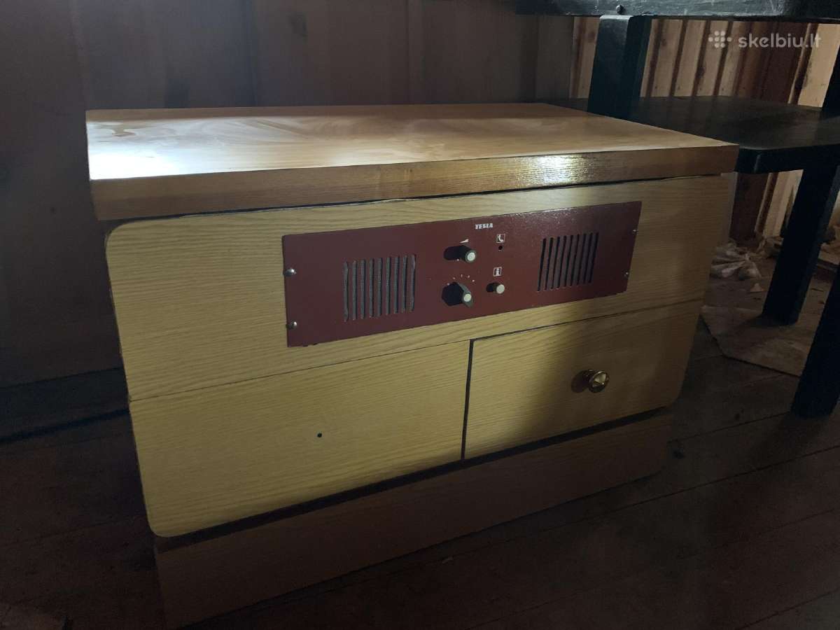 Vintage spintelė su Tesla komunikacijos įrenginiu