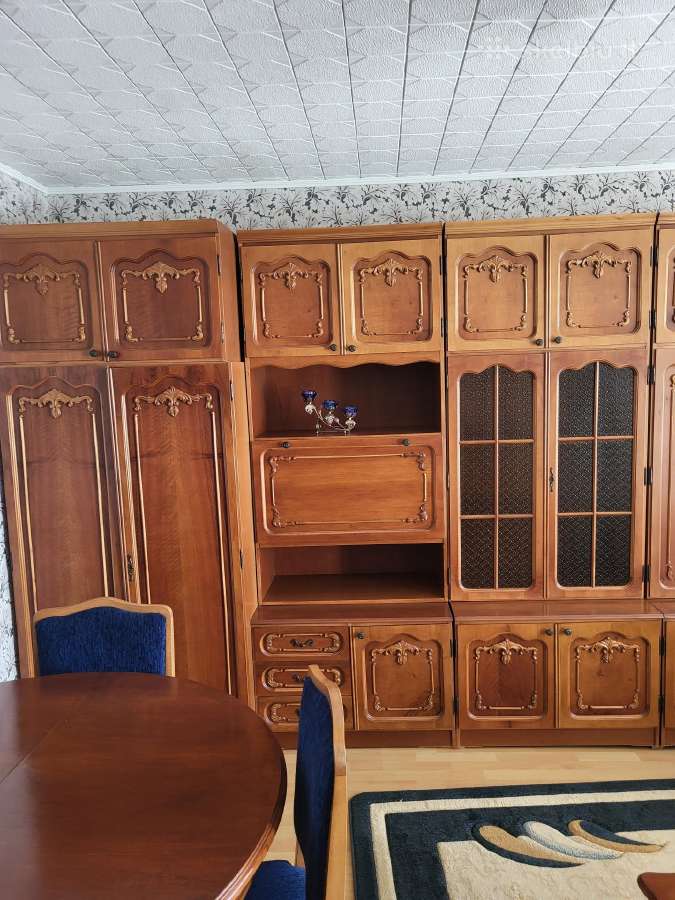 Medinė sekcija ,stalas ir kėdės. - nuotraukos Nr. 4