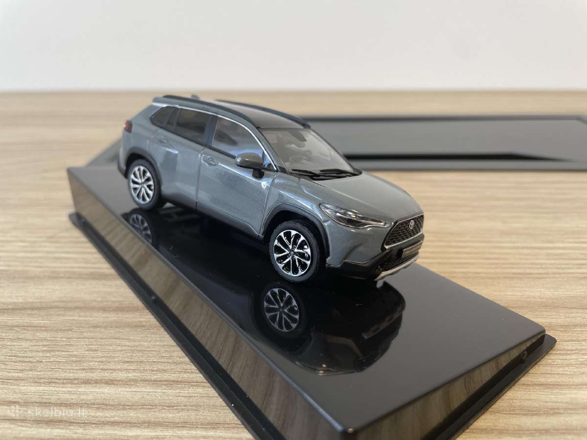 Parduodu Toyota Corolla Cross 1/43 modeliuką - nuotraukos Nr. 3