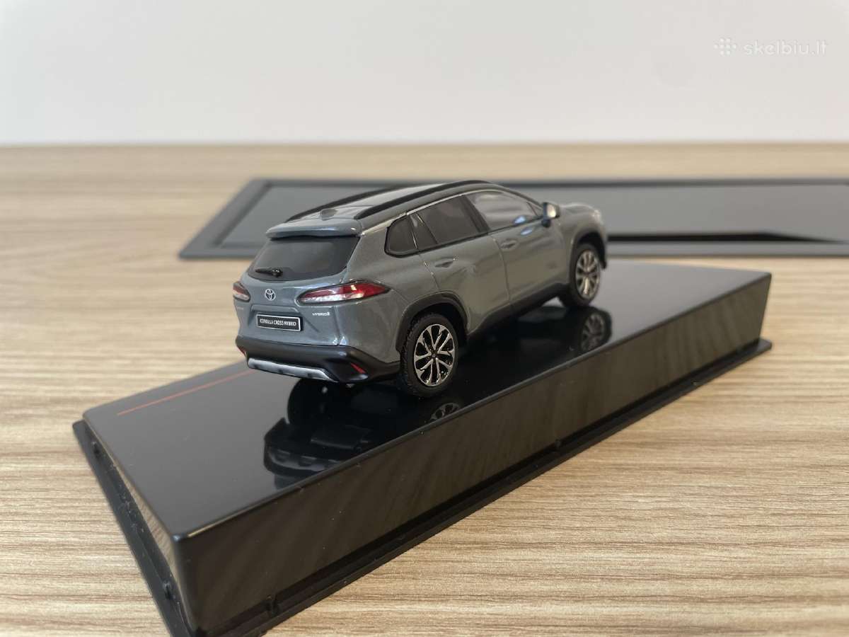 Parduodu Toyota Corolla Cross 1/43 modeliuką - nuotraukos Nr. 4