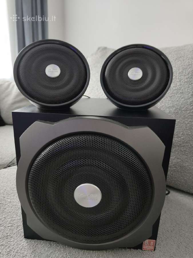 F&d subwoofer su kalonelem