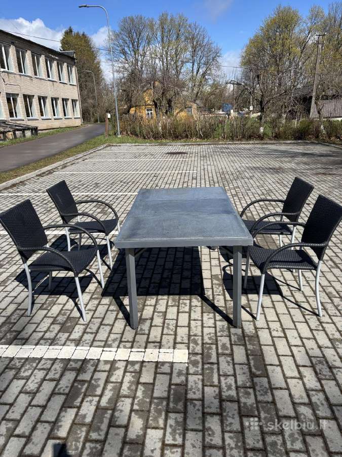 Lauko stalas su kėdėmis