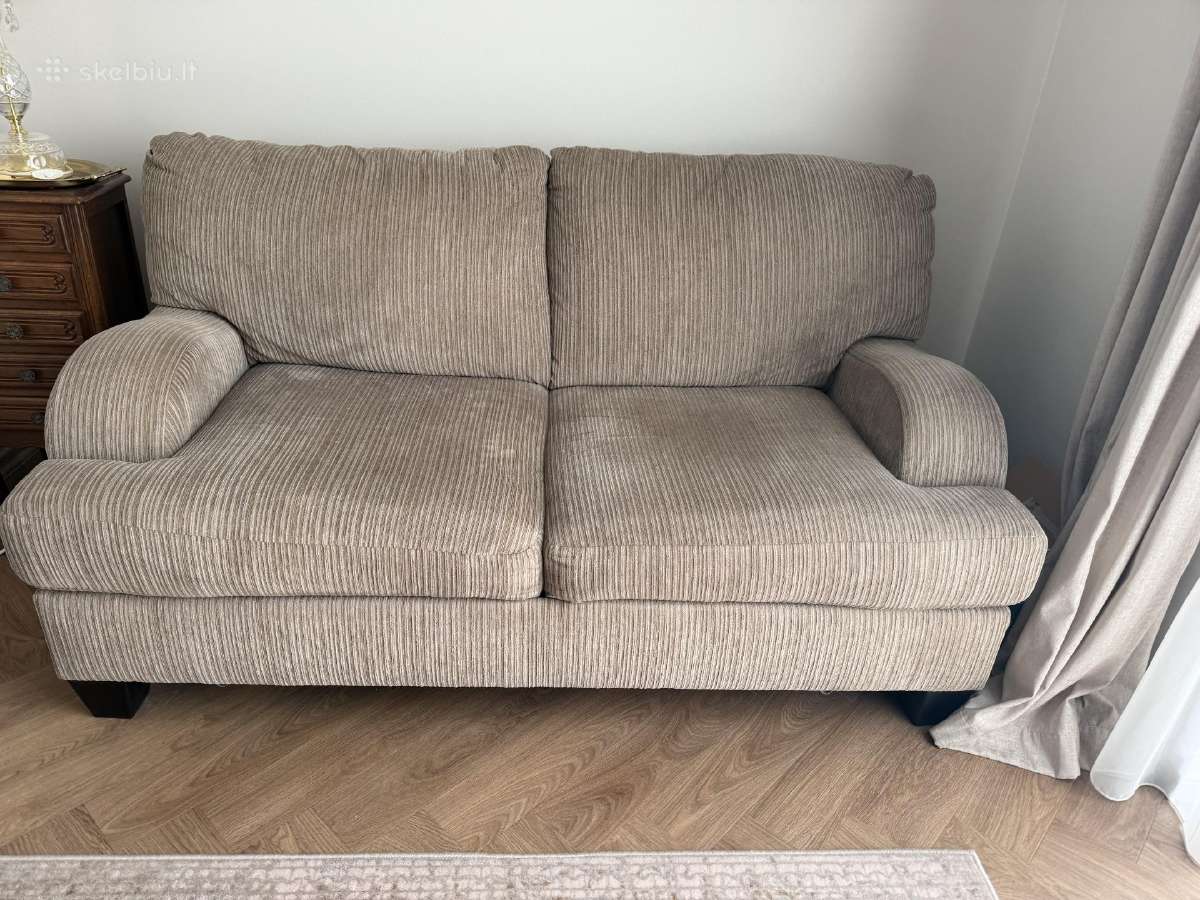 Sofa su nauju miegamuoju mechanizmu