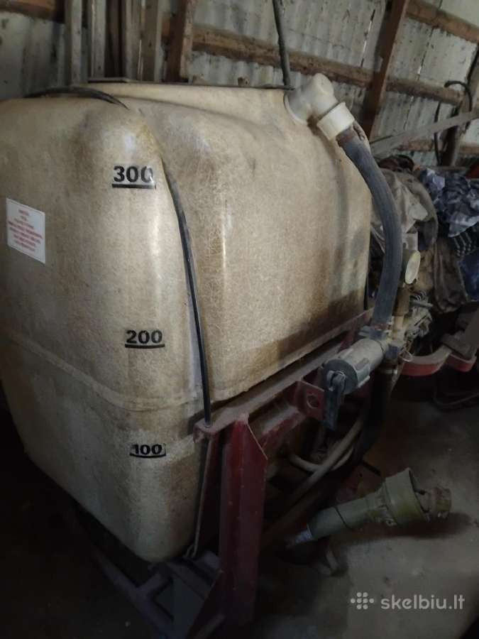 Traktorinis purkštuvas 300l talpos
