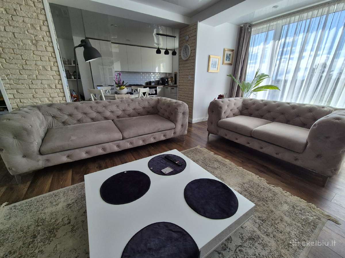 Chesterfield tipo sofos