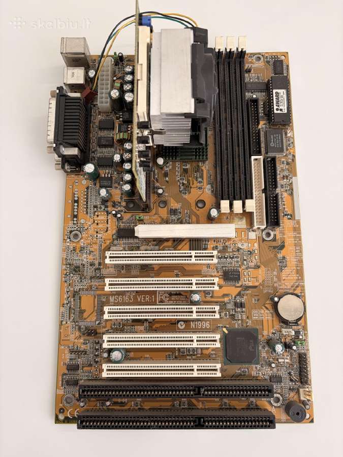 Retro kompiuteriai Intel Pentium ir Amd