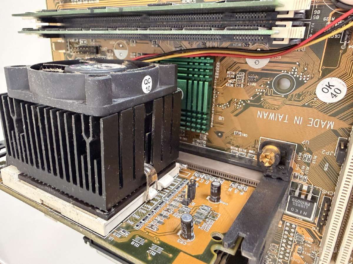 Retro kompiuteriai Intel Pentium ir Amd - nuotraukos Nr. 14