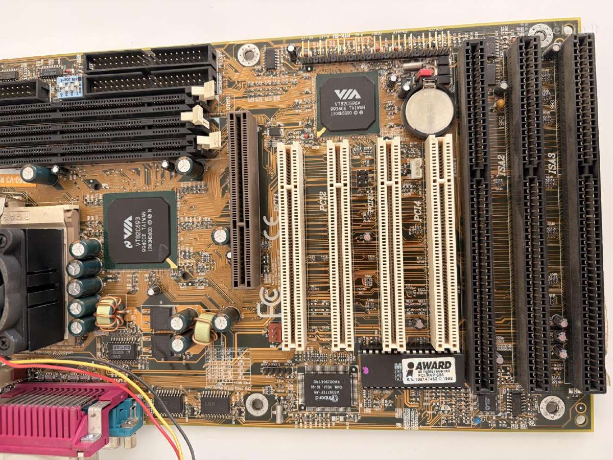 Retro kompiuteriai Intel Pentium ir Amd - nuotraukos Nr. 18