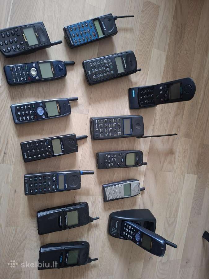 Seni telefonai iš kolekcijos