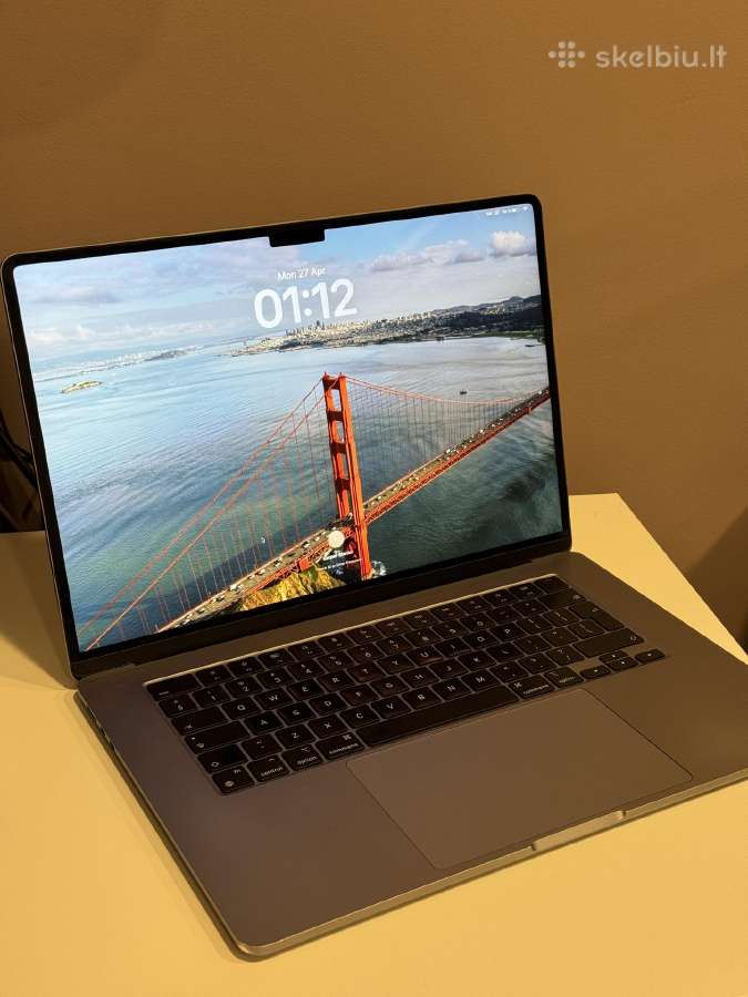 MacBook air 15 m2 8gb 256gb