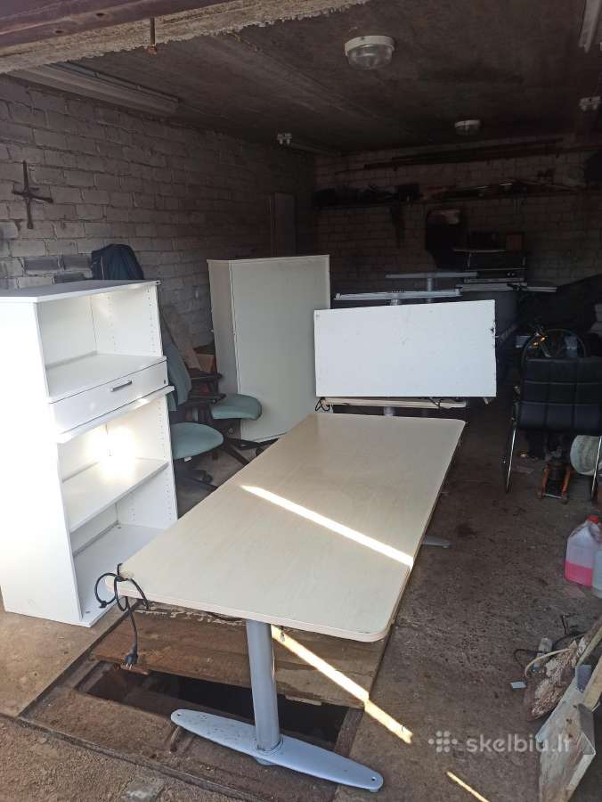 Elektriniai pakeliami biuro stalai, kėdės, baldai