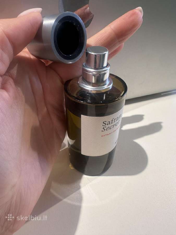 Parduodu kelis kartus naudotus kvepalus, 50 ml.