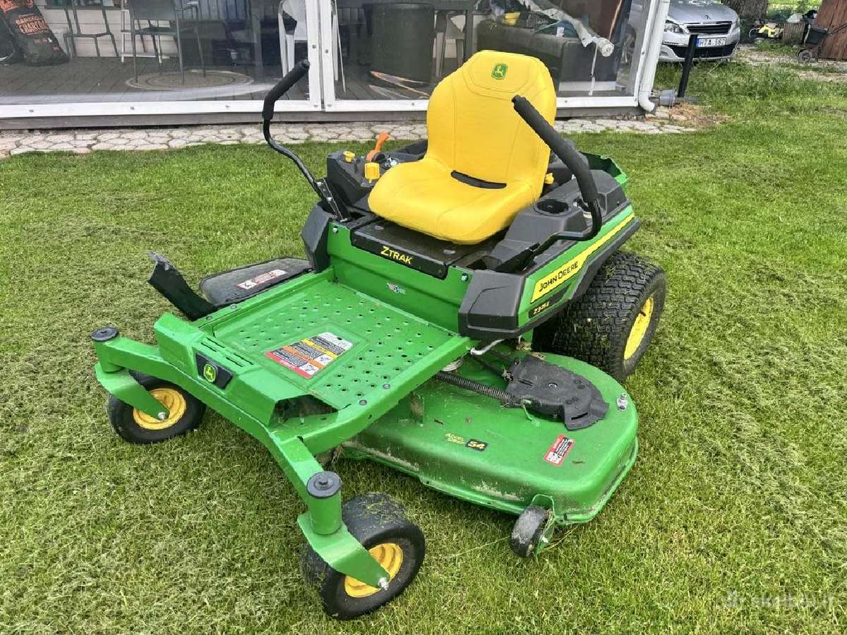 Nulinio apsisukimo John Deere Z325e 137 cm