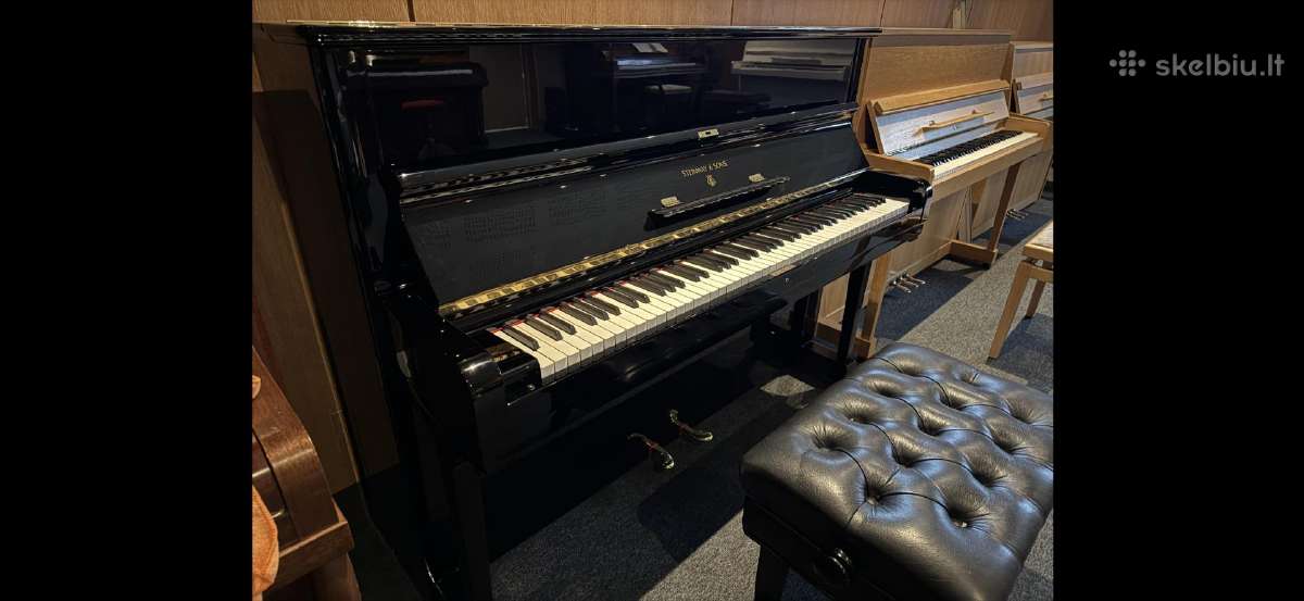 Steinway and Sons pianinas