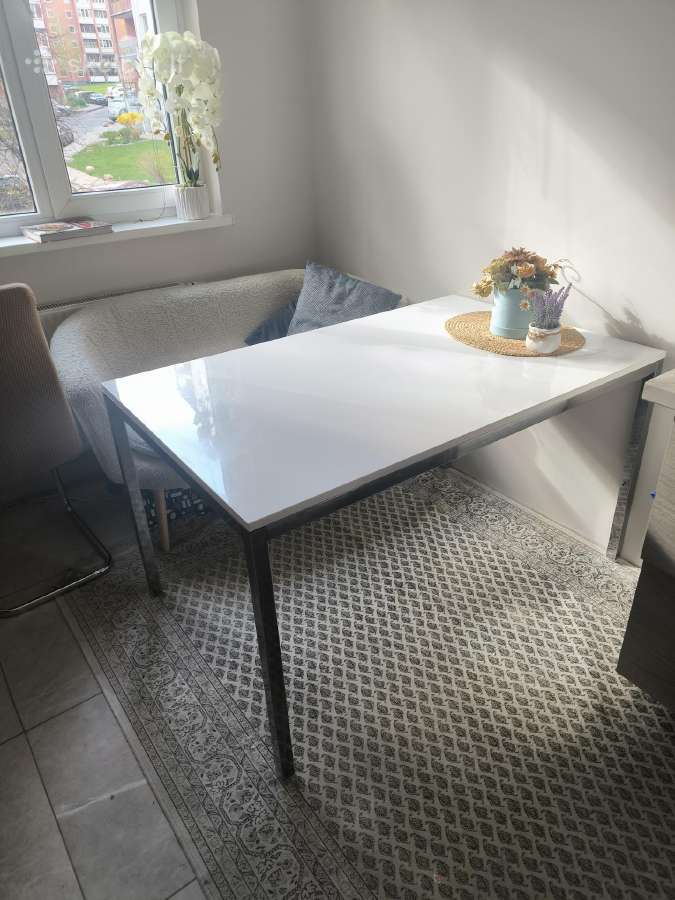 Ikea stalas