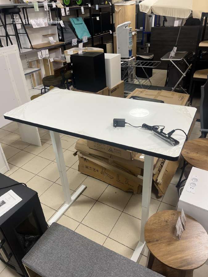 Elektrinis reguliuojamo aukščio stalas 120x60