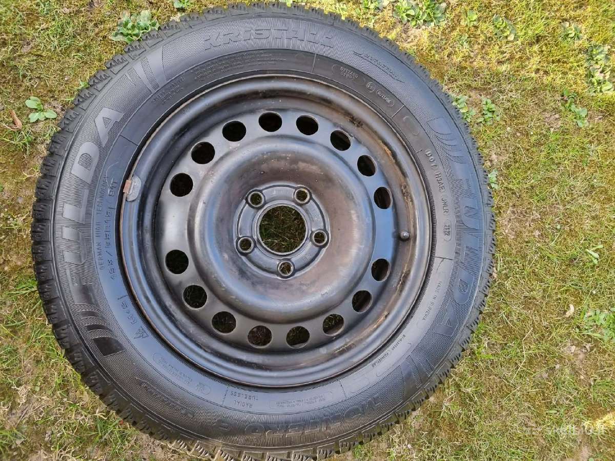 Automobilio padangos su ratlankiais R15