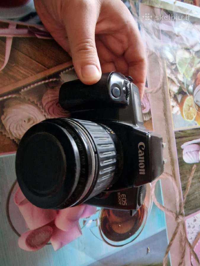 Canon EOS 1000f su 35-80mm objektyvu