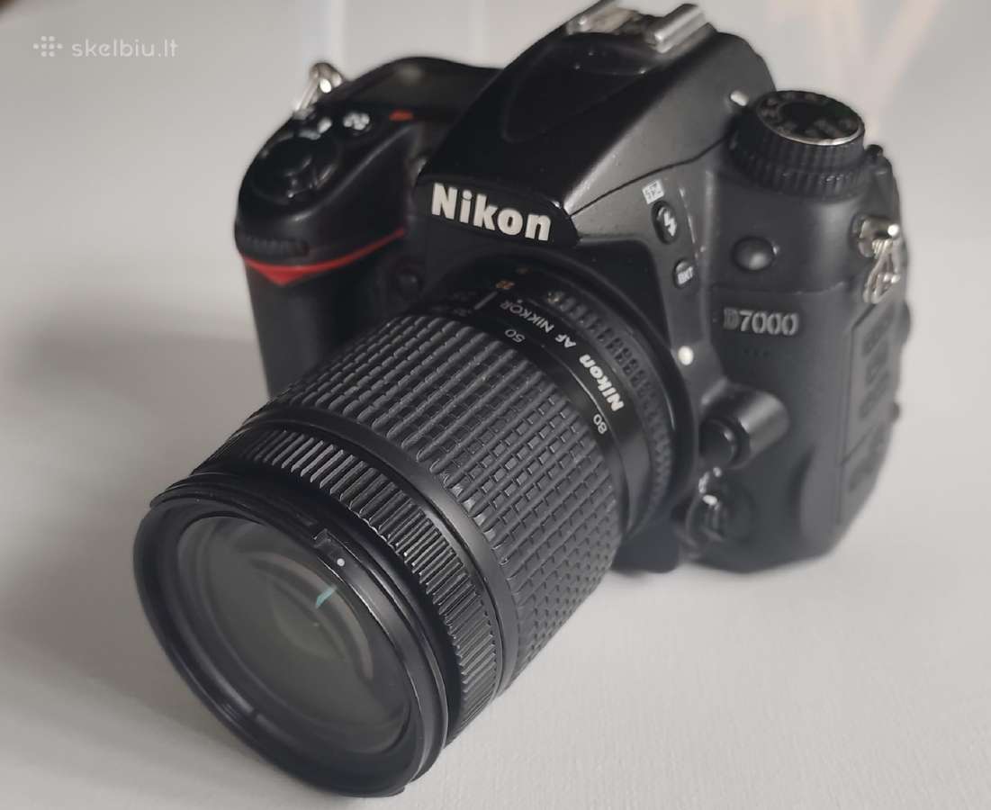 D7000