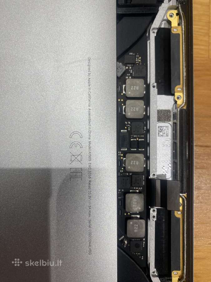 MacBook A1989