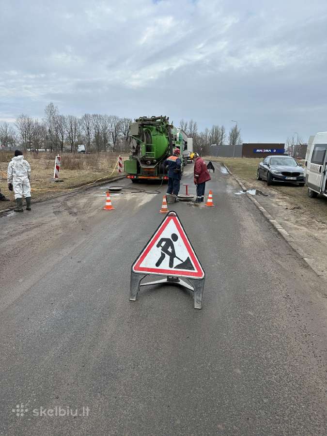 Riebalų ir naftos gaudyklių(smeliagaudžių)valymas.