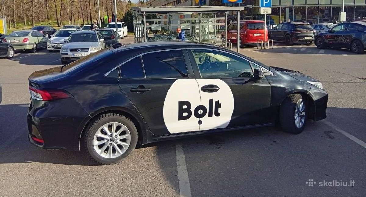 Ieškomi pavežėjai taksi vairuotojai