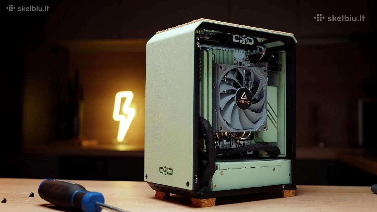 Unikalus Mini-itx kompiuterio korpusas su priedais