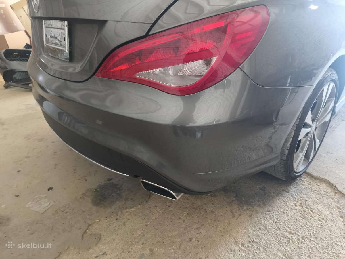 Mercedes cla slenksčiai ir galinis bamperis.