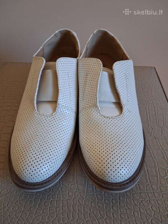 Balti perforuoti moteriški pusbačiai (loaferiai) - nuotraukos Nr. 2