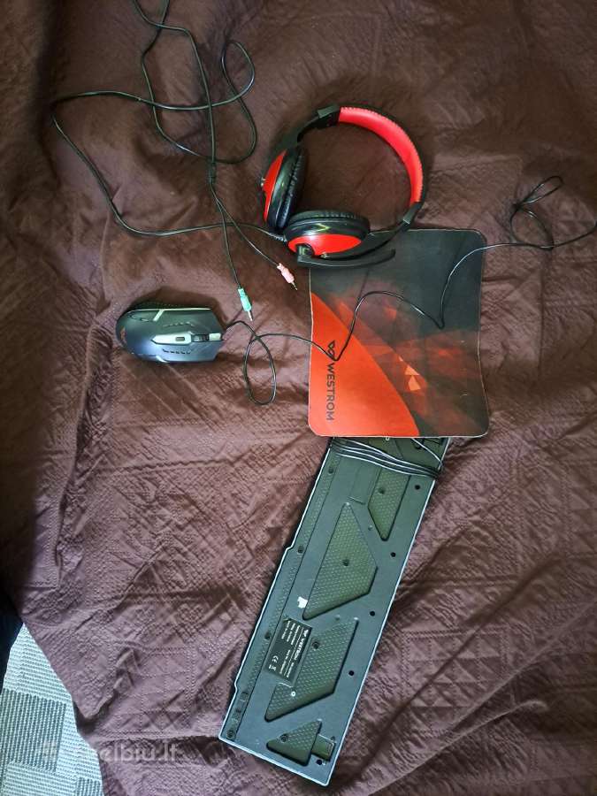 4 in 1 Gaming Set (Klaviatūra, pelė, ausinės, kili