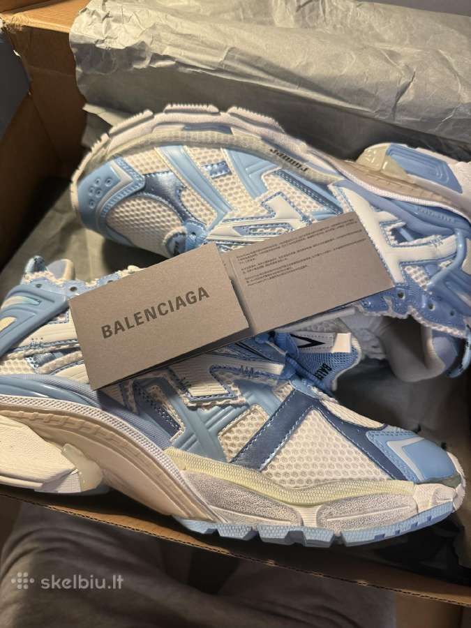 Balenciaga kedai