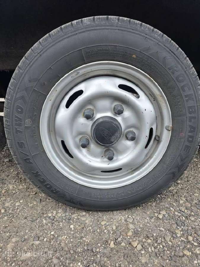 Ford Transit ratai su padangom