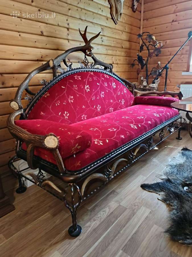 Baldai iš ragų ir metalo