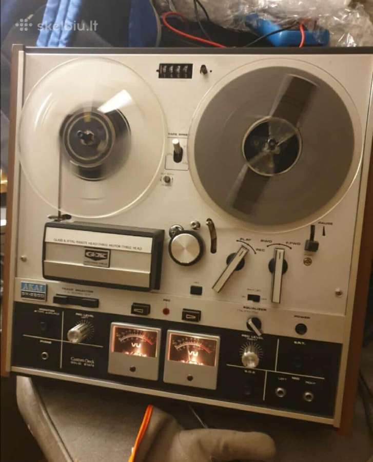 Akai M10 ir kitų keletas juostinių magnetofonų
