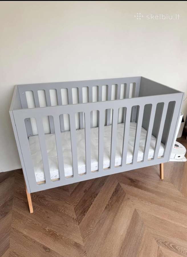 Todo Nursery lovyte ir komoda + naujas ciuzinys