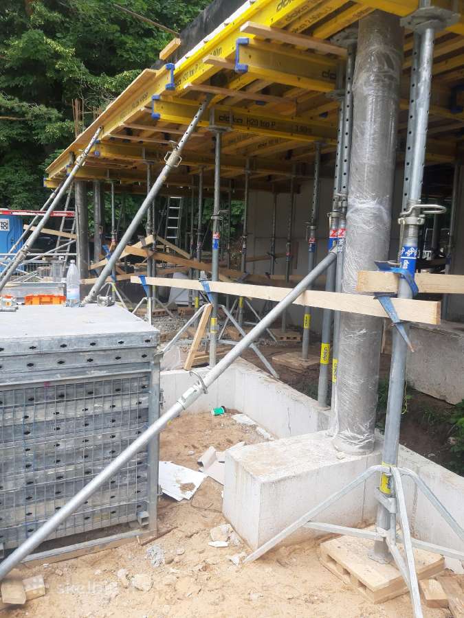 Statybininku brigada iesko darbo prie betonavimo - nuotraukos Nr. 14