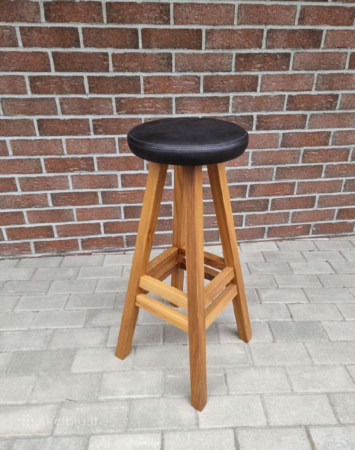 Baro kėdė iš ąžuolo ir natūralios odos.